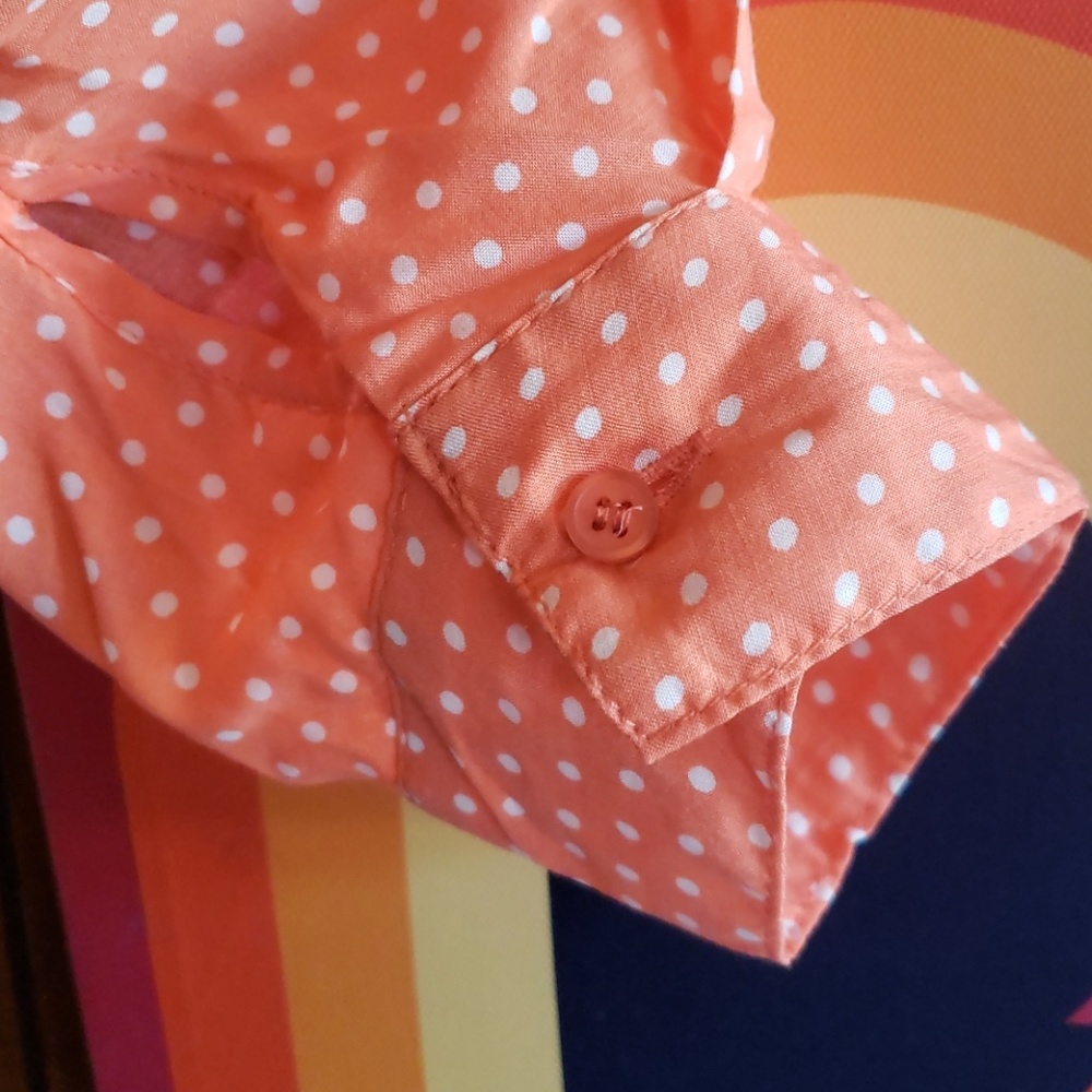 Hi-low button down. - Picture 6 of 7